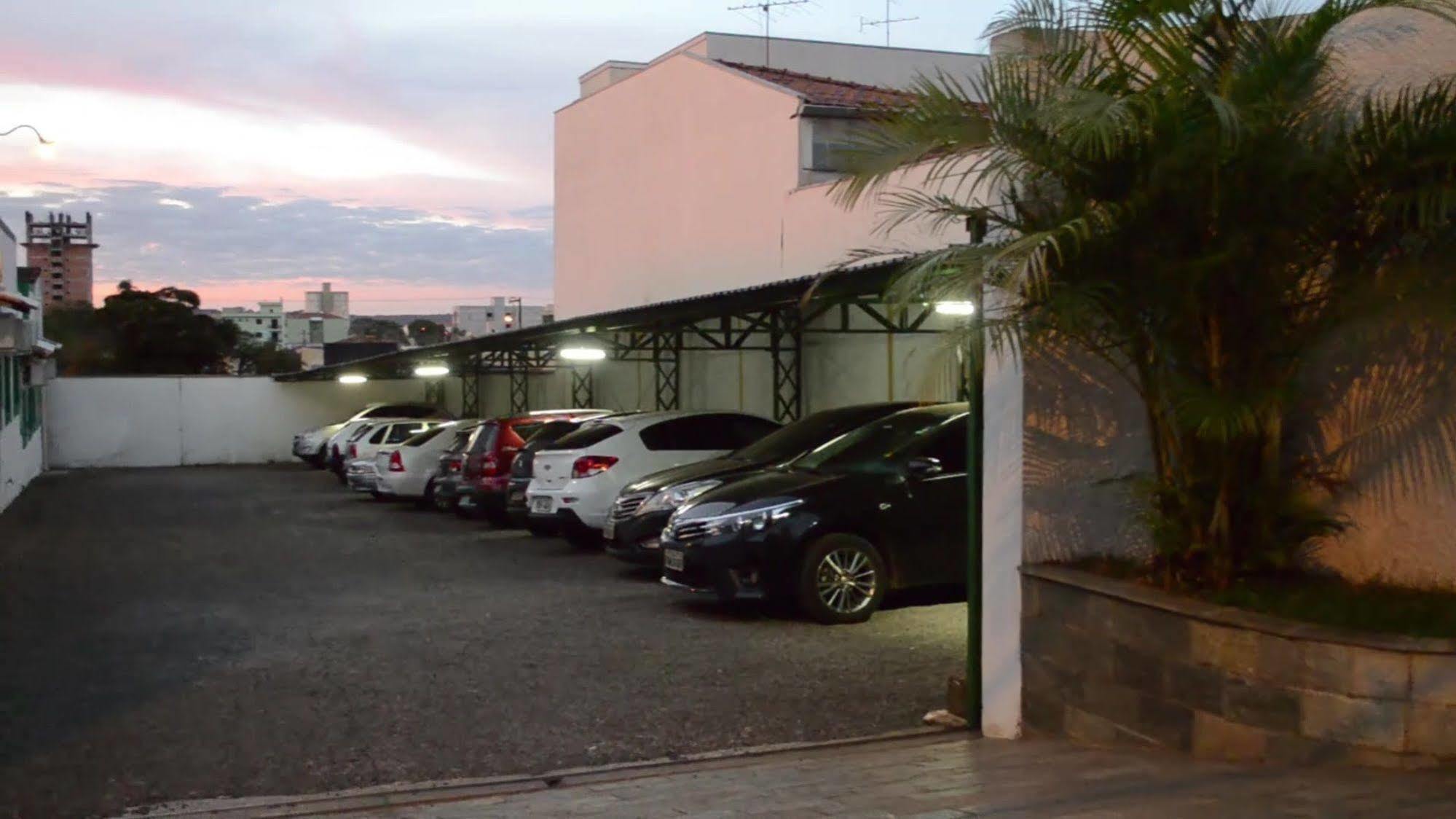Indaia Hotel São Carlos エクステリア 写真